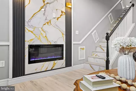 Entry Way - 1640 N Wolfe St, Baltimore, MD 21213 photo 3 of 17