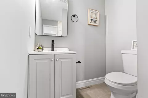 Entry Way - 1640 N Wolfe St, Baltimore, MD 21213 photo 13 of 17