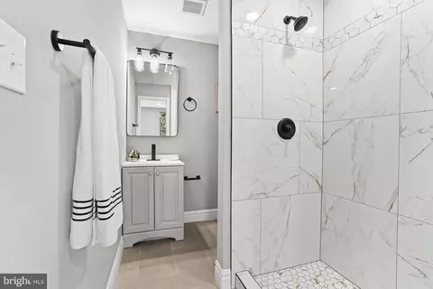 Bath - 1640 N Wolfe St, Baltimore, MD 21213 photo 3 of 6