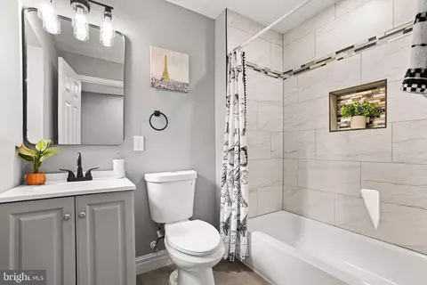 Bath - 1640 N Wolfe St, Baltimore, MD 21213 photo 1 of 6