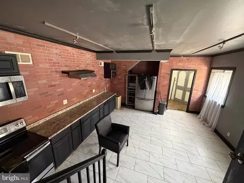 Entry Way - 224 W Read St, Baltimore, MD 21201 photo 1 of 2