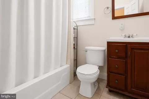 Bath - 2847 Brendan Ave, Baltimore, MD 21213 photo 2 of 3