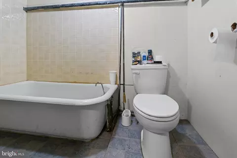 Bath - 2847 Brendan Ave, Baltimore, MD 21213 photo 3 of 3
