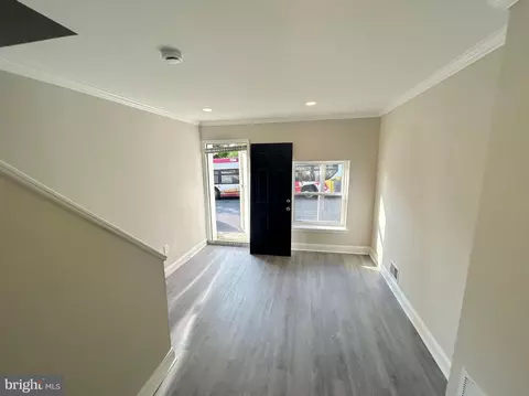 Living - 556 Gold St, Baltimore, MD 21217 photo 1 of 2