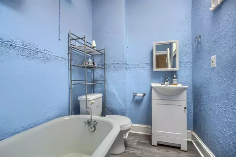 Bath - 611 E 36th St, Baltimore, MD 21218 photo 2 of 4