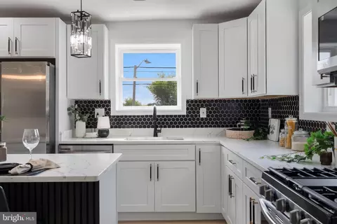 Kitchen - 5102 The Alameda, Baltimore, MD 21239 photo 3 of 4