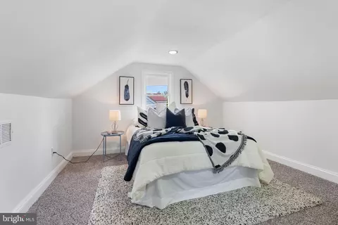 Bedroom - 5102 The Alameda, Baltimore, MD 21239 photo 3 of 4