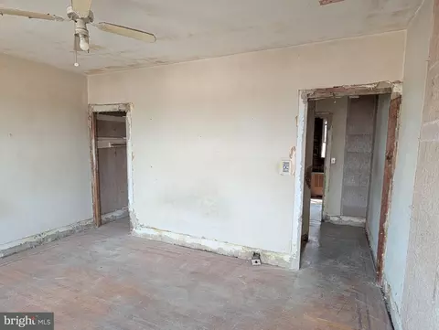 Bedroom - 3439 Kenyon Ave, Baltimore, MD 21213 photo 2 of 4