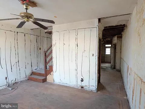 Entry Way - 3439 Kenyon Ave, Baltimore, MD 21213 photo 1 of 7
