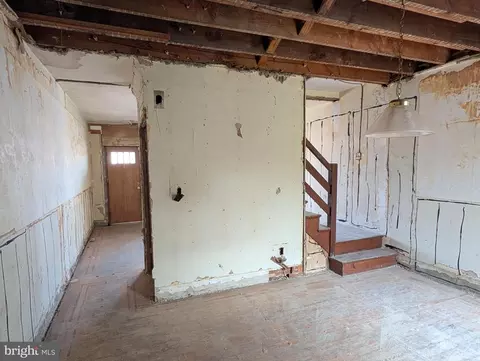 Entry Way - 3439 Kenyon Ave, Baltimore, MD 21213 photo 2 of 7