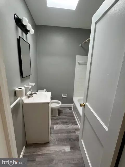 Bath - 336 Kane St, Baltimore, MD 21224 photo 1 of 1