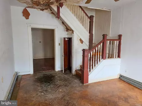 Entry Way - 1622 Ruxton Ave, Baltimore, MD 21216 photo 1 of 4