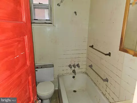 Bath - 1622 Ruxton Ave, Baltimore, MD 21216 photo 1 of 2