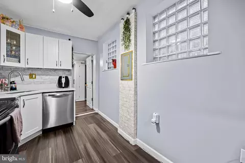Entry Way - 236 S Gilmor St, Baltimore, MD 21223 photo 5 of 6
