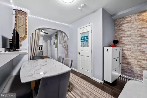 Entry Way - 236 S Gilmor St, Baltimore, MD 21223 photo 3 of 6