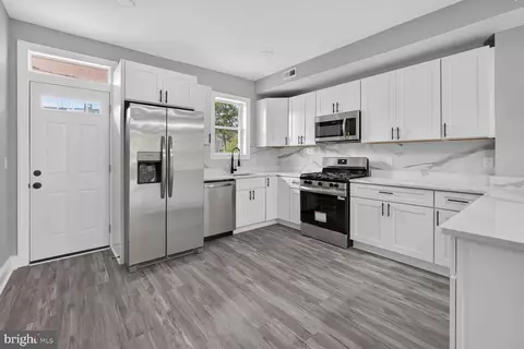 Entry Way - 2605 E Hoffman St, Baltimore, MD 21213 photo 1 of 2