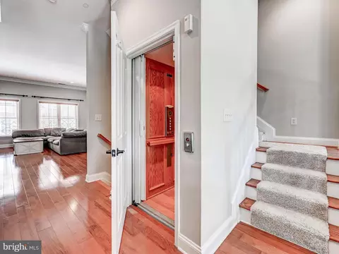 Entry Way - 1319 Covington St, Baltimore, MD 21230 photo 3 of 6