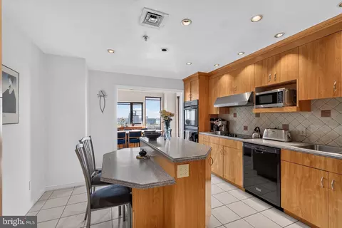 10 E Lee St #1701, Baltimore, MD 21202 photo 8