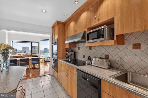 10 E Lee St #1701, Baltimore, MD 21202 photo 9
