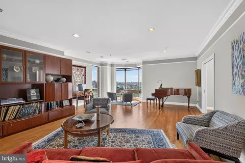 10 E Lee St #1701, Baltimore, MD 21202