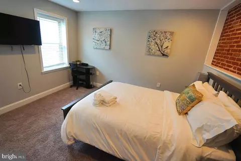 Bedroom - 1505 E Baltimore St E, Baltimore, MD 21231 photo 5 of 17