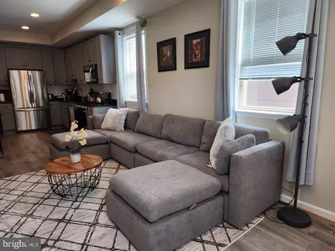 Living - 1505 E Baltimore St E, Baltimore, MD 21231 photo 2 of 3