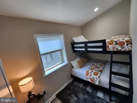Bedroom - 1505 E Baltimore St E, Baltimore, MD 21231 photo 13 of 17