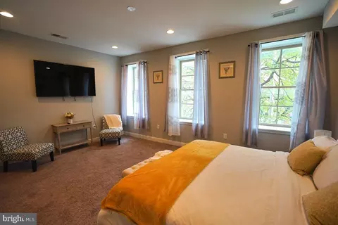 Bedroom - 1505 E Baltimore St E, Baltimore, MD 21231 photo 3 of 17