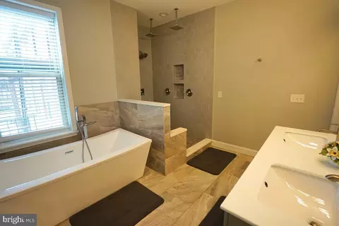 Bath - 1505 E Baltimore St E, Baltimore, MD 21231 photo 2 of 5