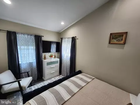 Bedroom - 1505 E Baltimore St E, Baltimore, MD 21231 photo 16 of 17