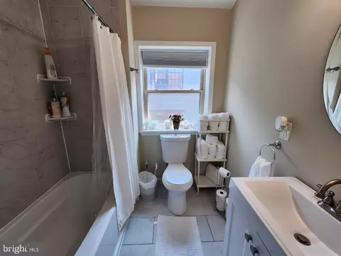 Bath - 1505 E Baltimore St E, Baltimore, MD 21231 photo 5 of 5