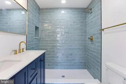 Bath - 1315 N Broadway, Baltimore, MD 21213 photo 2 of 4