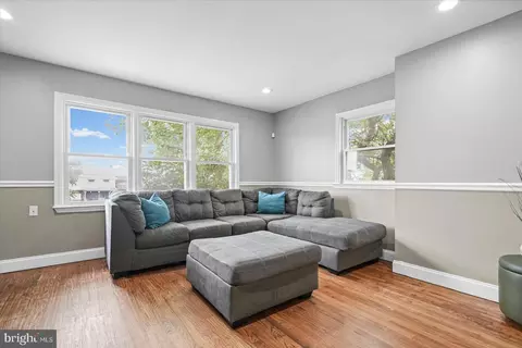 Living - 3631 Greenvale Rd, Baltimore, MD 21229 photo 1 of 2