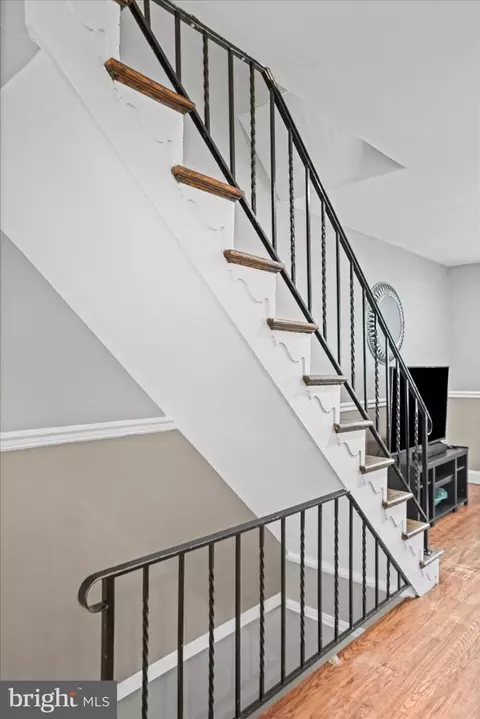 Entry Way - 3631 Greenvale Rd, Baltimore, MD 21229 photo 3 of 6