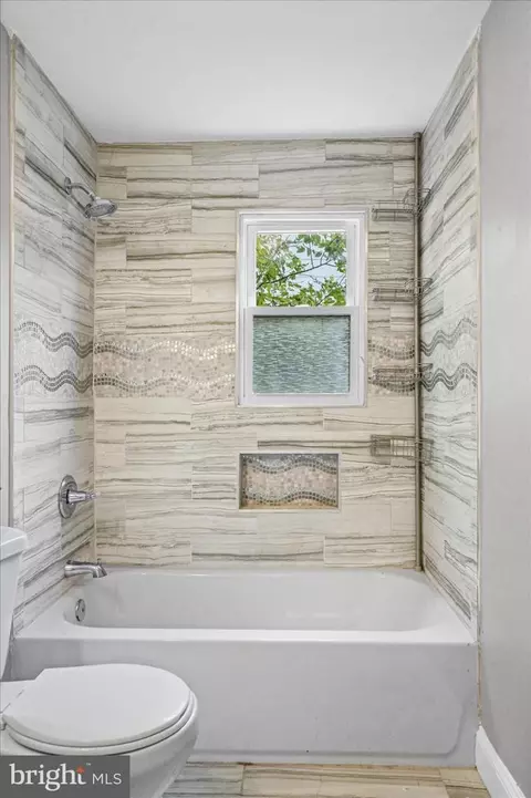 Bath - 3631 Greenvale Rd, Baltimore, MD 21229 photo 2 of 4