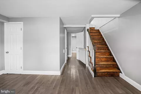 Entry Way - 3631 Greenvale Rd, Baltimore, MD 21229 photo 2 of 6