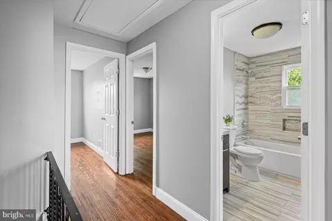 Entry Way - 3631 Greenvale Rd, Baltimore, MD 21229 photo 4 of 6