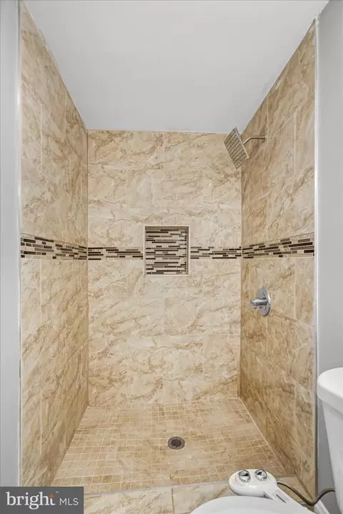 Bath - 3631 Greenvale Rd, Baltimore, MD 21229 photo 4 of 4