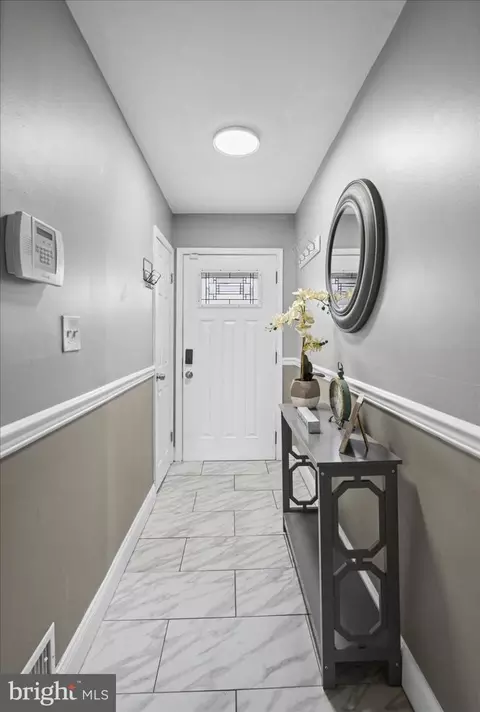 Entry Way - 3631 Greenvale Rd, Baltimore, MD 21229 photo 1 of 6