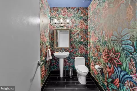 Bath - 1200 Steuart St #1511, Baltimore, MD 21230 photo 1 of 7