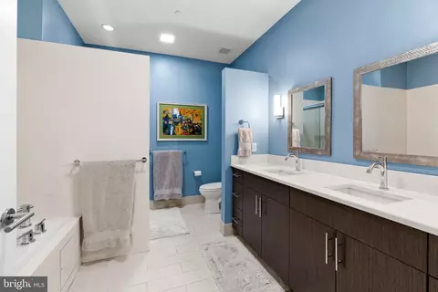 Bath - 1200 Steuart St #1511, Baltimore, MD 21230 photo 2 of 7