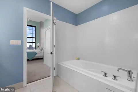 Bath - 1200 Steuart St #1511, Baltimore, MD 21230 photo 6 of 7