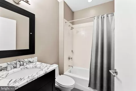 Bath - 1200 Steuart St #1511, Baltimore, MD 21230 photo 7 of 7