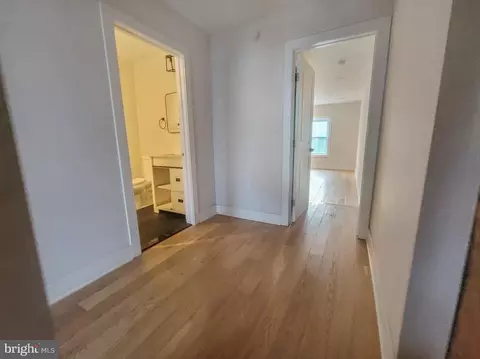 Entry Way - 1611 N Wolfe St, Baltimore, MD 21213 photo 2 of 4