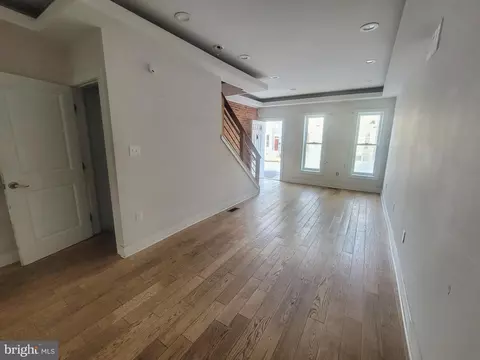 Living - 1611 N Wolfe St, Baltimore, MD 21213 photo 1 of 2
