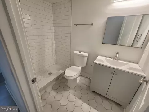 Bath - 1611 N Wolfe St, Baltimore, MD 21213 photo 2 of 2