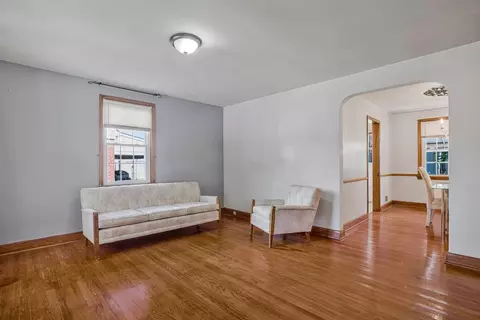Living - 4708 Hamilton Ave, Baltimore, MD 21206 photo 3 of 3