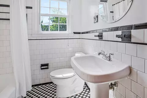 Bath - 4708 Hamilton Ave, Baltimore, MD 21206 photo 1 of 2