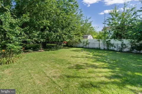 Exterior - 4701 Mannasota Ave, Baltimore, MD 21206 photo 3 of 5