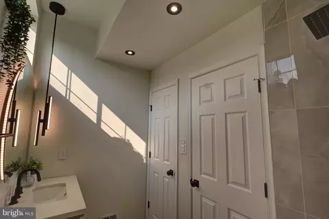 Entry Way - 4524 Saint Thomas Ave, Baltimore, MD 21206 photo 10 of 11